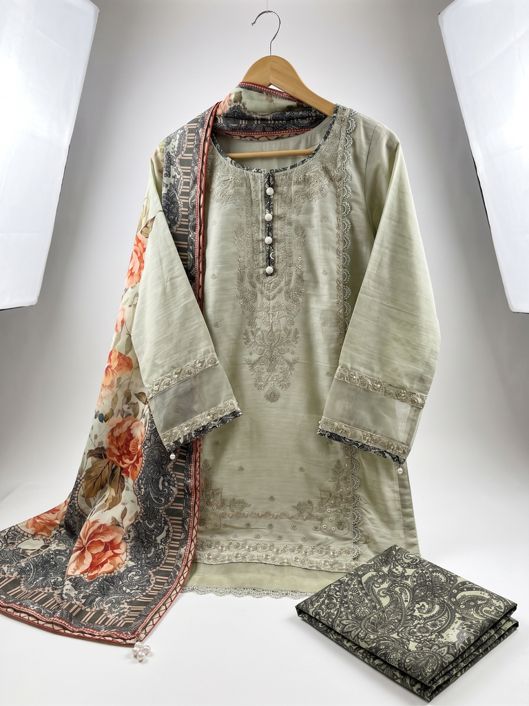 The Sage Flora Embroidered Kurta Set (32/S)